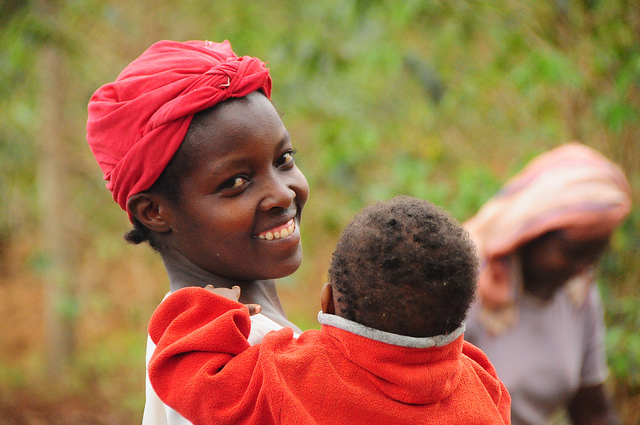 Girl holding a small child in Ngurumo village in Kenya. Photo: P.Casier (CGIAR) 